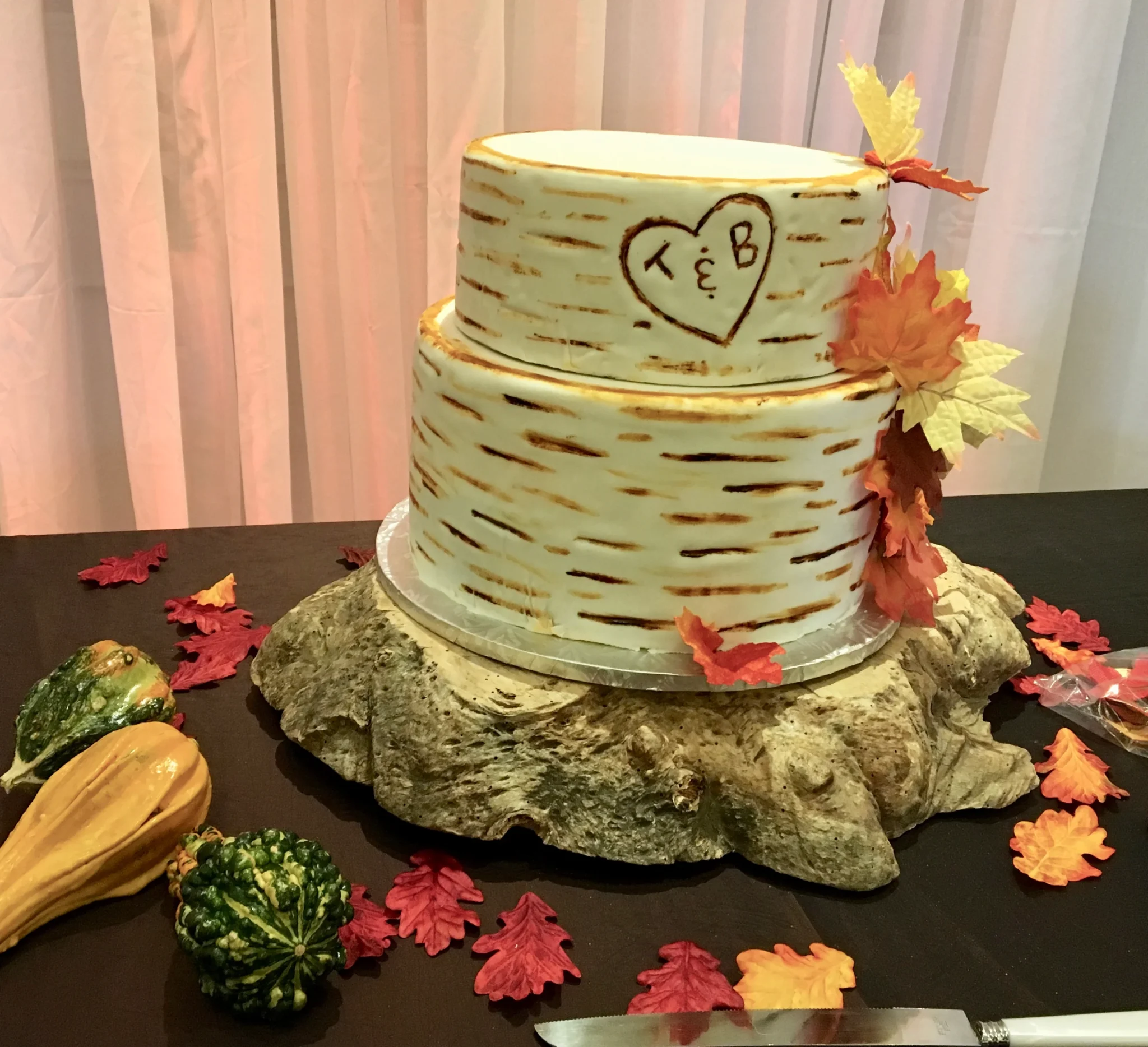 A cake that is on top of a tree stump.