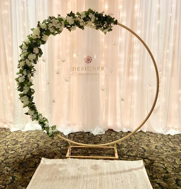 Round gold archway by Designer Weddings