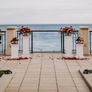 Roman pillars by Designer Weddings