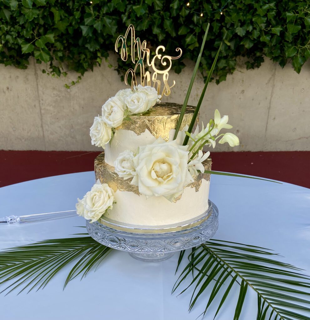 clear cake stand