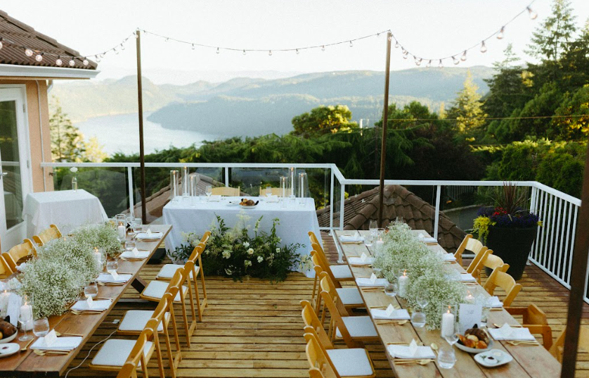 Outdoor lighting package