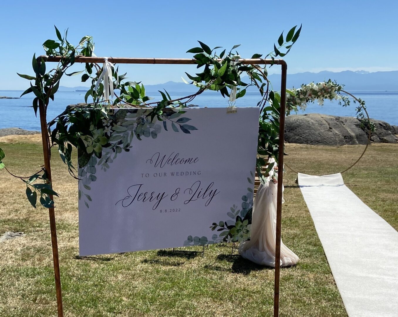 A sign that says welcome to the wedding.