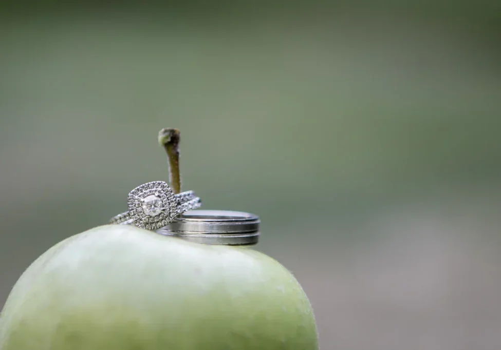 A close up of an apple with a ring on top